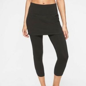 Athleta Black Hitch 2-in-1 Skirted Capri Leggings